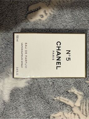 CHANEL No.5 Spray - White & Black Packaging